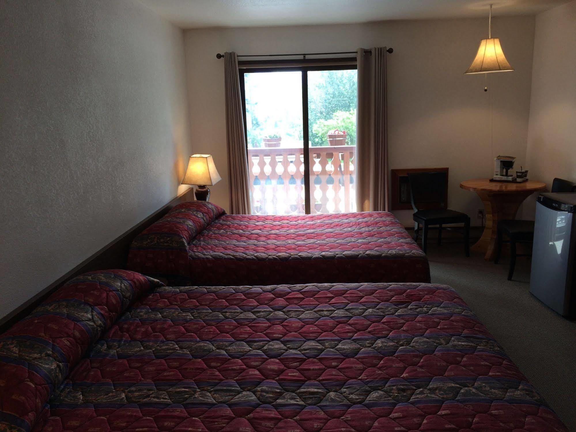 Alpen Motel Radium Hot Springs Buitenkant foto