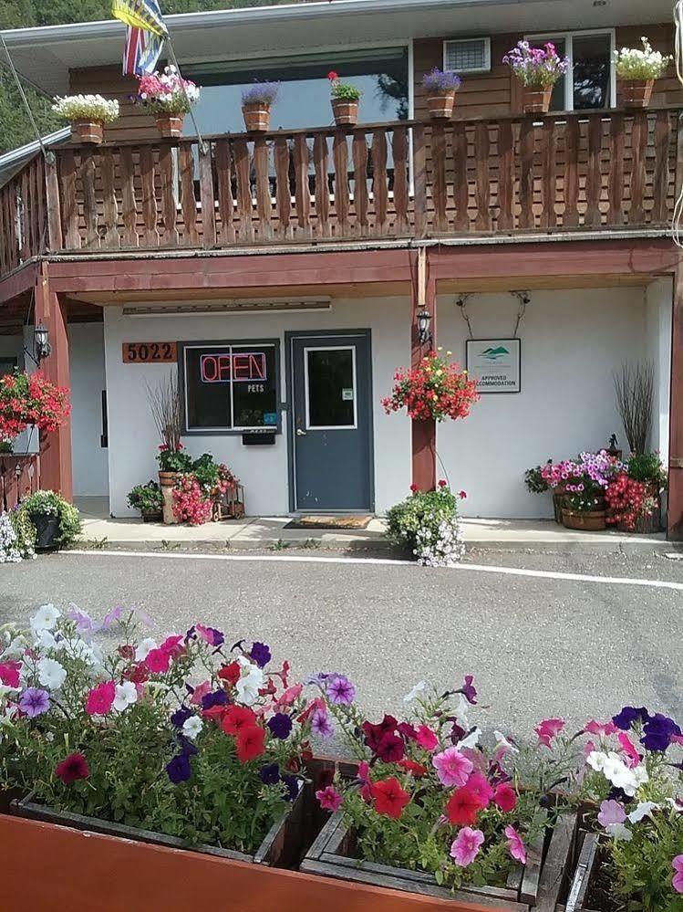 Alpen Motel Radium Hot Springs Buitenkant foto